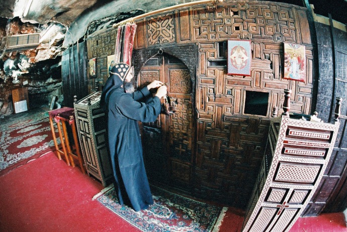 The wooden gate of the presbytery bears Coptic inscriptions like those on the gates of El-Suryani.Photo: Ayman Ibrahim 